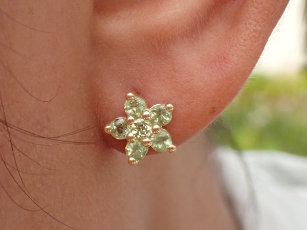 14k Solid Gold Flower Earring / Peridot Flower Earring / Flower Earring Stud Post / Cluster Earring / Gift Under 100 / August Birthstone