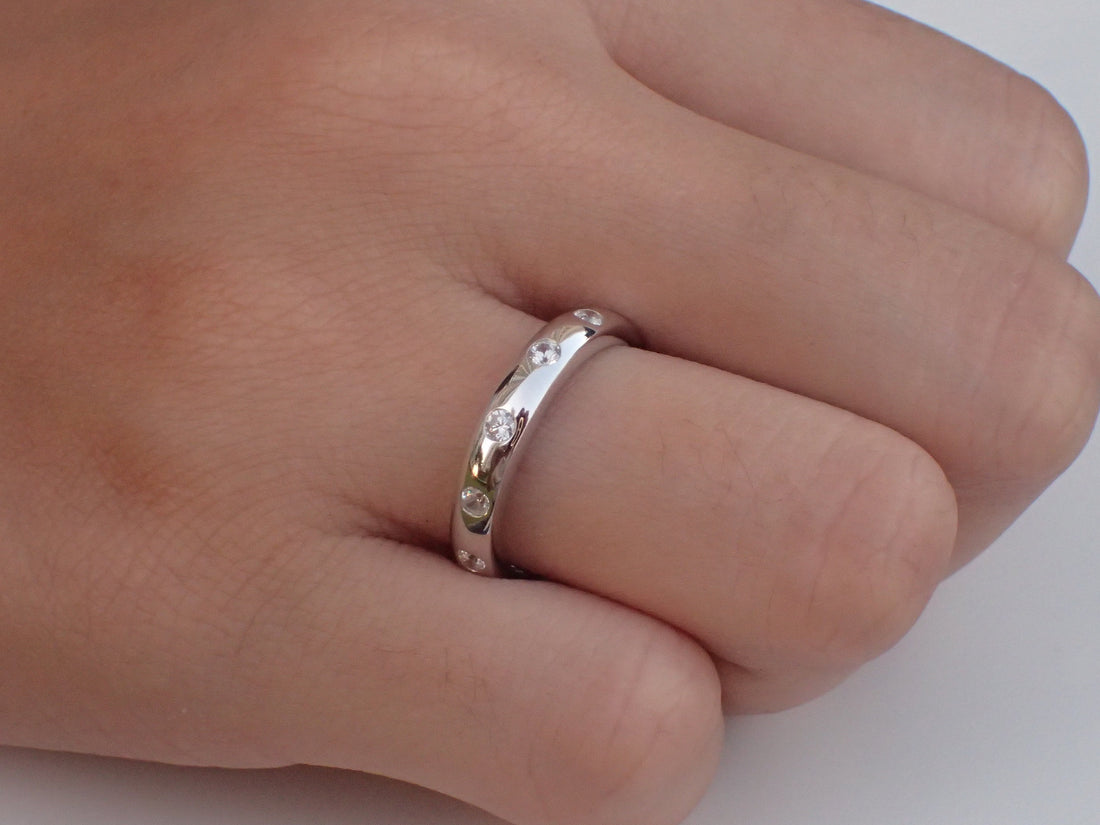 Flush Setting Diamond Wedding Band 5 Stones 14k Gold