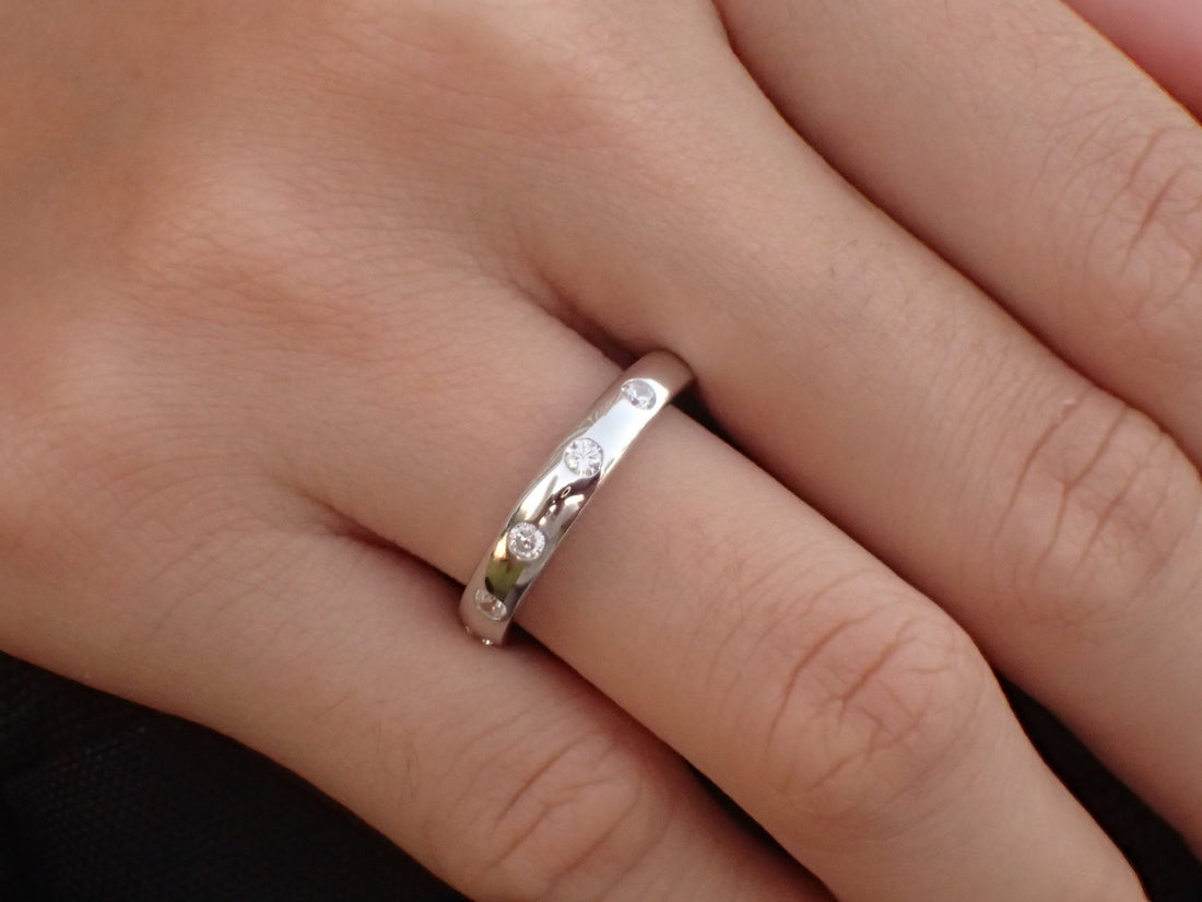 Flush Setting Diamond Wedding Band 5 Stones 14k Gold